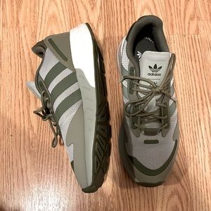 Adidas Sneakers